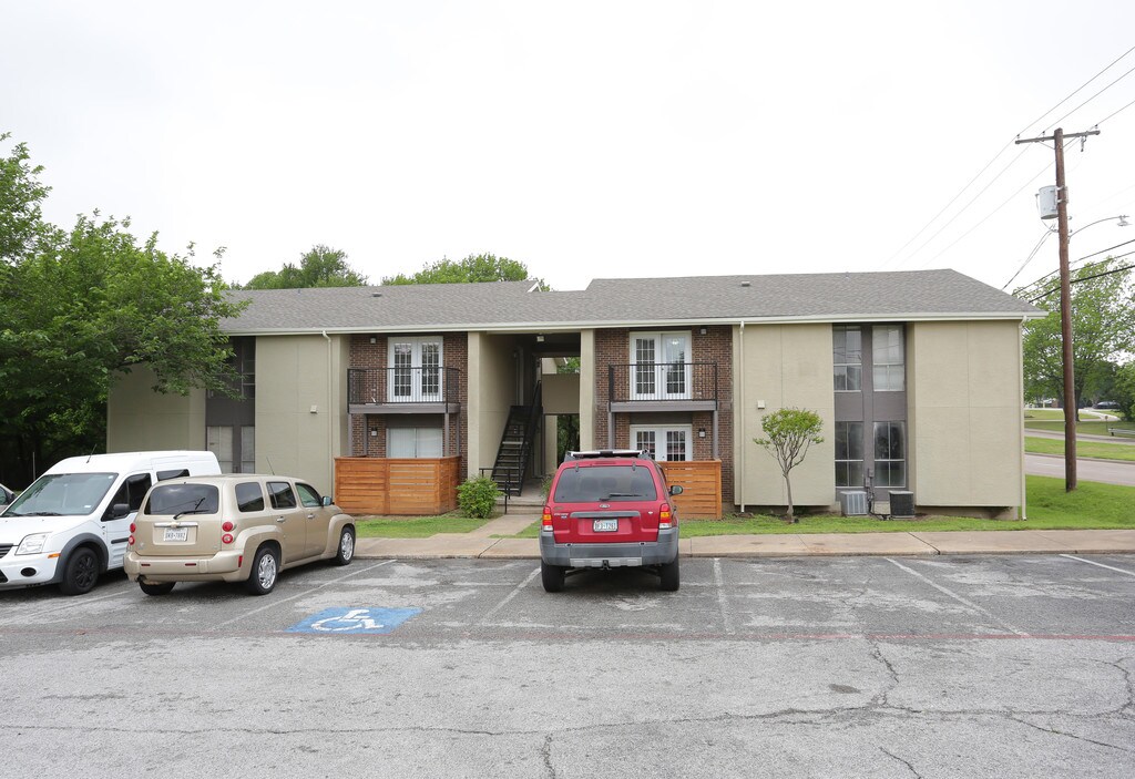 Riverbend Apartments in Desoto, TX