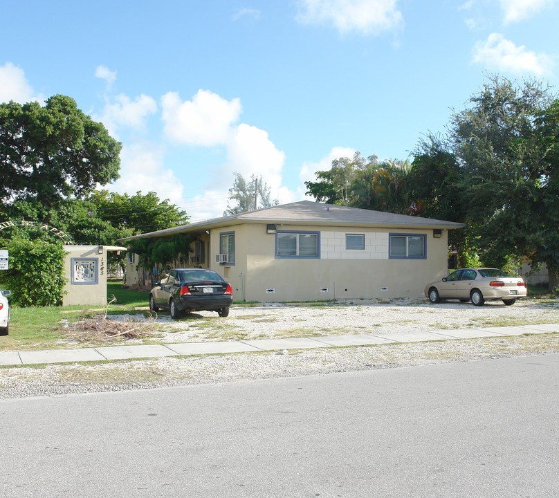 1365 NE 111th St in Miami, FL - Building Photo