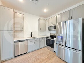 2746 W Red Fox Rd in Phoenix, AZ - Building Photo - Building Photo