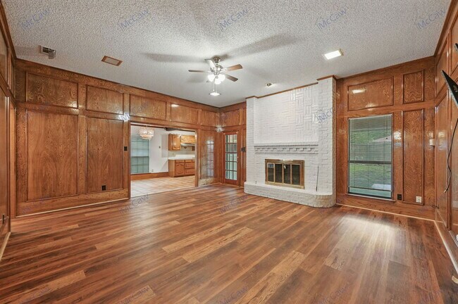217 Elder Oak Dr in Desoto, TX - Foto de edificio - Building Photo