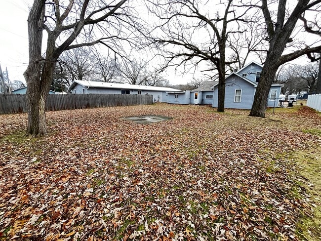 1220 Garfield Ave in Altoona, WI - Building Photo - Building Photo