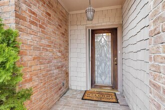 11634 Southlake Dr in Houston, TX - Foto de edificio - Building Photo