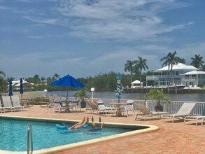 646 Snug Harbor Dr-Unit -H407 in Boynton Beach, FL - Foto de edificio - Building Photo