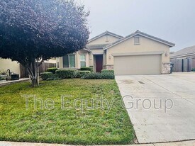 3633 W Harold Ave in Visalia, CA - Building Photo