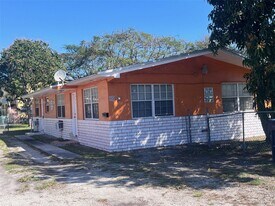 2545 York St in Opa Locka, FL - Building Photo