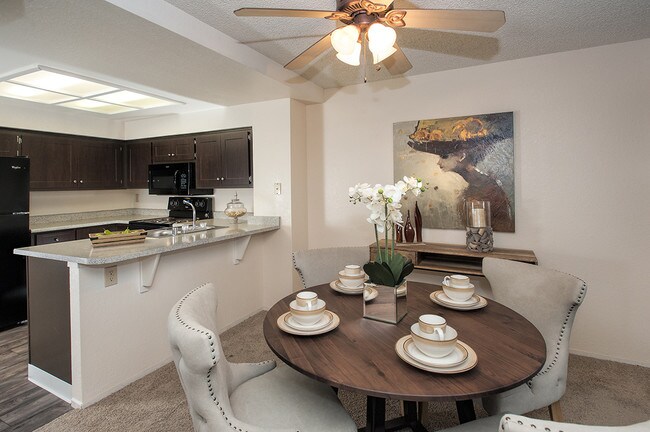 Delta Pointe Apartments in Sacramento, CA - Building Photo - Interior Photo