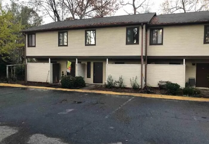 100 Buttercup Way in Taylors, SC - Building Photo