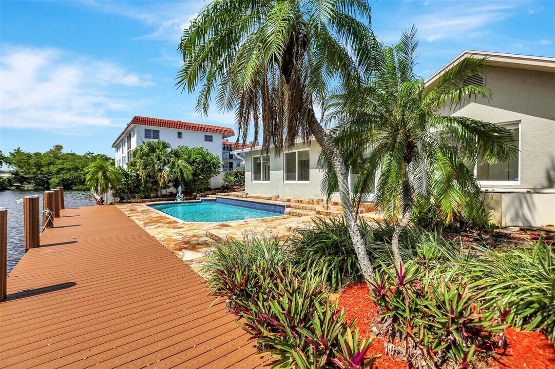 1412 NE 53rd Ct in Fort Lauderdale, FL - Foto de edificio