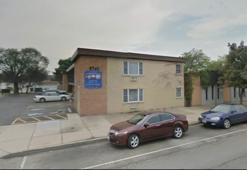5741 W 35th St in Cicero, IL - Building Photo