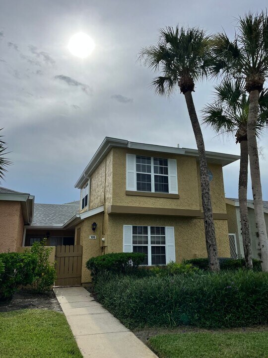 1410 Malibu Cir NE in Palm Bay, FL - Building Photo
