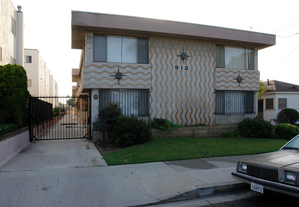 912 W Beach Ave in Inglewood, CA - Building Photo