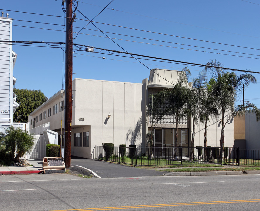 5216 Kester Ave in Sherman Oaks, CA - Foto de edificio