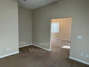 10165 Sorenstam Dr in Sacramento, CA - Building Photo - Building Photo