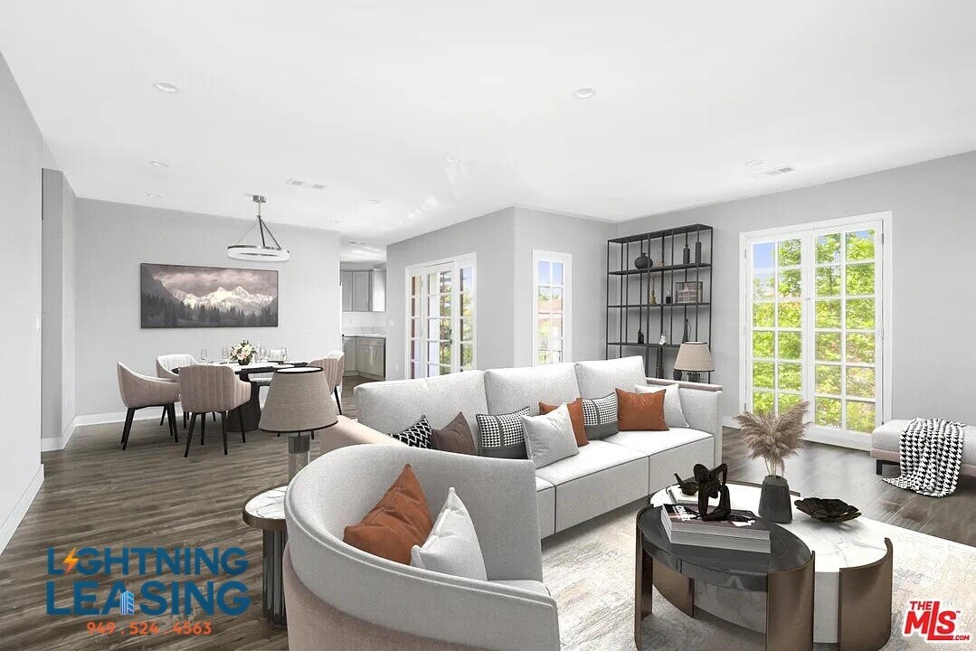 1523 1/2 Meadowbrook Ave in Los Angeles, CA - Building Photo