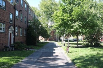 674 Perth Pl, Unit D in Philadelphia, PA - Foto de edificio - Building Photo