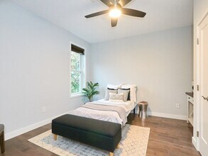 186 Paris St, Unit 3 in Boston, MA - Foto de edificio - Building Photo