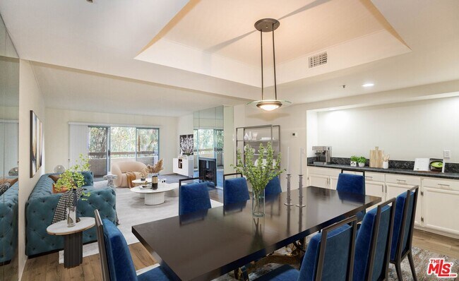 410 S Barrington Ave in Los Angeles, CA - Building Photo - Building Photo