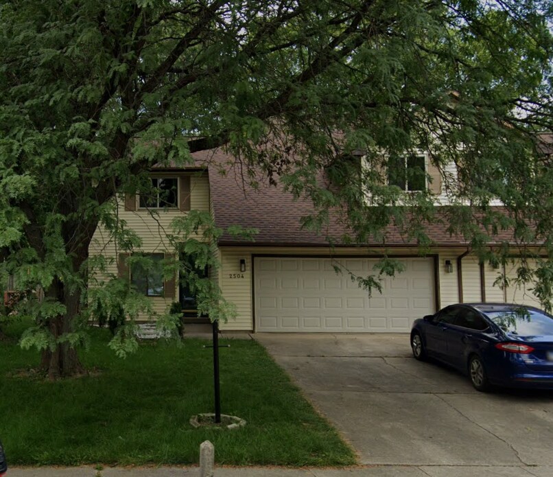 2504 Covington Dr in Champaign, IL - Building Photo