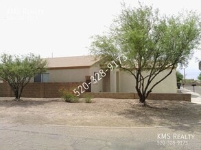 7003 S Placita Sorrento in Tucson, AZ - Building Photo - Building Photo