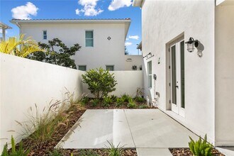 1903 W Bristol Ave in Tampa, FL - Building Photo - Building Photo