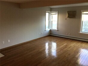 157 Woodland Dr in Cromwell, CT - Building Photo - Building Photo