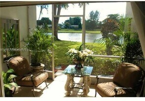 2451 SW 82nd Ave, Unit CONDO in Davie, FL - Building Photo