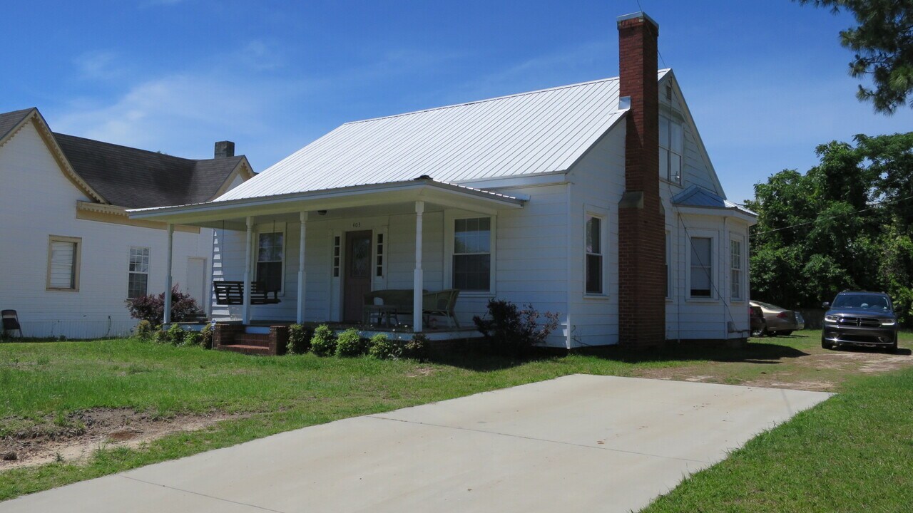 403 S Brundidge St in Troy, AL - Foto de edificio