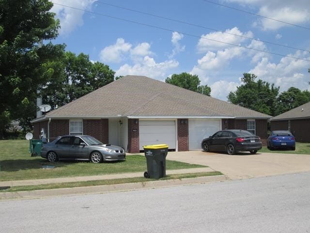 property at 853 Meadowlands Dr