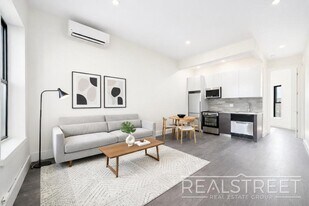 New Modern 2 Bed w Full Amenities + Dishwasher/Laundry/Garden in Brooklyn, NY - Building Photo