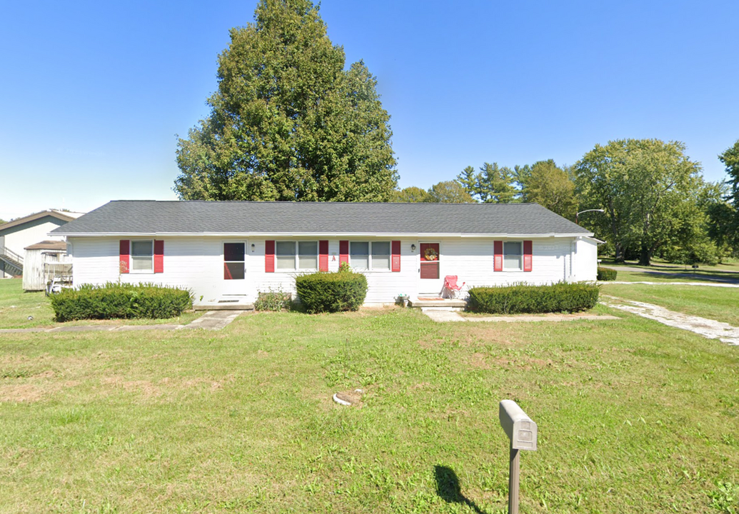 107 Shelby St in Fredonia, KY - Building Photo