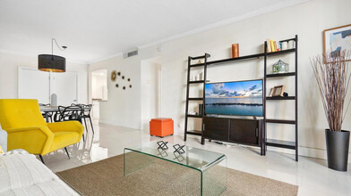 3801 S Ocean Dr in Hollywood, FL - Building Photo - Building Photo