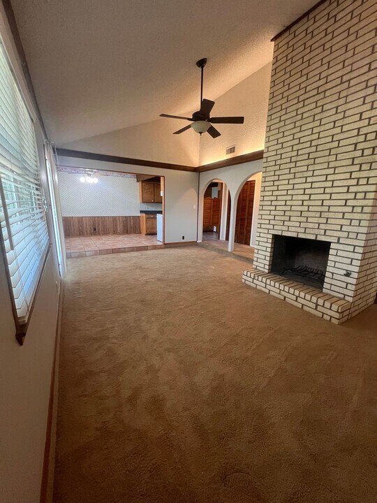 411 Idlewilde Dr in Midland, TX - Foto de edificio
