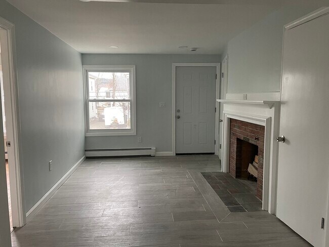 36 Dartmouth St in Waltham, MA - Building Photo - Building Photo