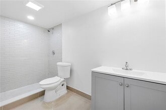 11605 NW 29th Ct, Unit 2d in Coral Springs, FL - Foto de edificio - Building Photo