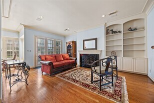 42 Milan Estates in Houston, TX - Building Photo