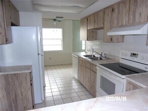 18325 Gulf Blvd in Redington Shores, FL - Building Photo - Building Photo