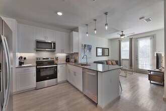 Bluffview Apartments in Dallas, TX - Building Photo - Building Photo