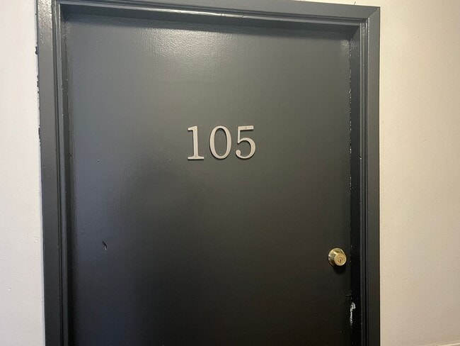 10779 Woodbine St, Unit 105 in Los Angeles, CA - Building Photo - Building Photo