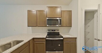 6136 Taramore Ln NW in Huntsville, AL - Foto de edificio - Building Photo