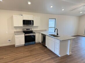 1305 N Chicago Ave in Lubbock, TX - Building Photo - Building Photo