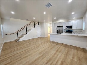 18252 Saticoy St in Los Angeles, CA - Building Photo - Building Photo