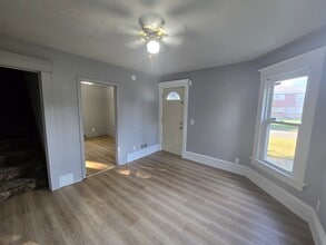 206 Baltimore St in Waterloo, IA - Building Photo - Building Photo