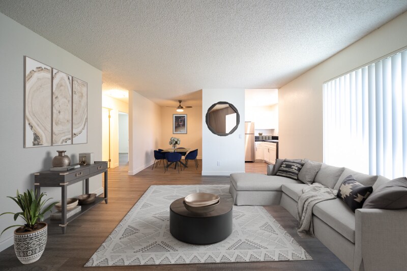 631 Blackshaw Ln in San Diego, CA - Building Photo