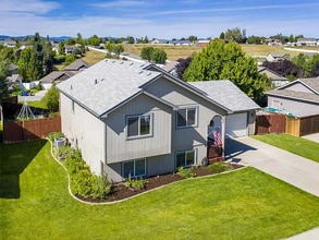 18609 E 11th Ave in Greenacres, WA - Foto de edificio - Building Photo