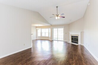 8047 Bridgecreek Dr W in Jacksonville, FL - Building Photo - Building Photo