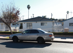 208 W Verdugo Ave in Burbank, CA - Building Photo - Building Photo