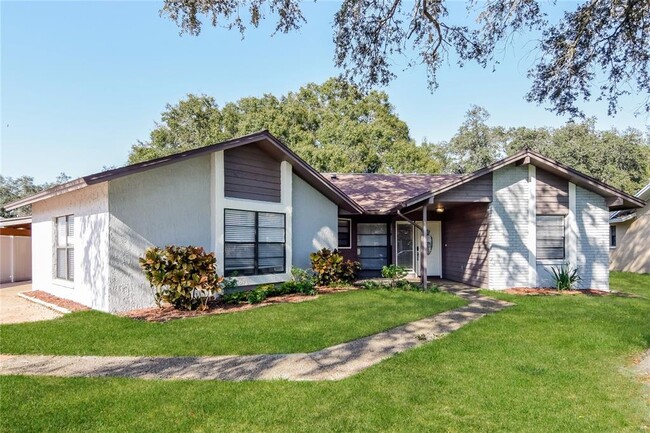 property at 1805 Lk Crst Ave
