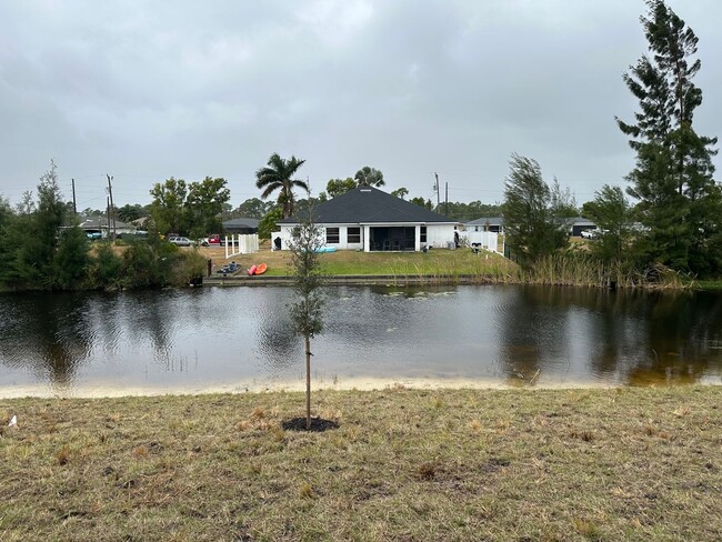 3610 NE 9th Pl in Cape Coral, FL - Building Photo - Building Photo