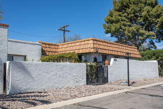 Shirley Manor in Tucson, AZ - Building Photo - Building Photo