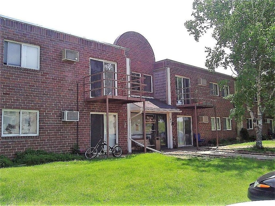 1485 Wildcat Ct in River Falls, WI - Building Photo